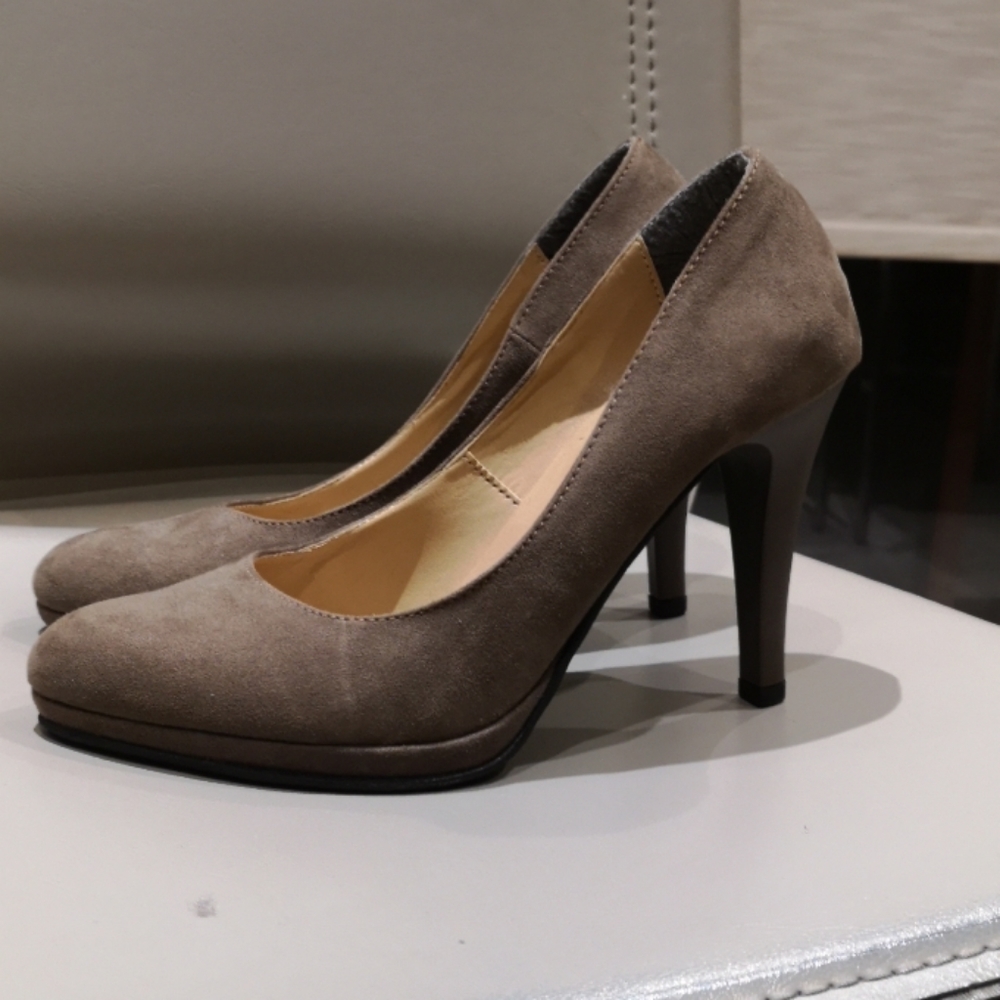 Classic pump NWOT